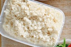 Cơm để qua đêm có thực sự gây ung thư như lời đồn?