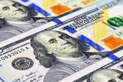 Tỷ giá ngoại tệ ngày 15/6: USD bán ra 26.423 đồng, euro vượt 31.300 đồng