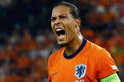 Nhật Bản gỡ hòa phút 89, Van Dijk nói 'thật cay đắng'
