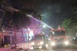 Kịp thời khống chế vụ cháy kho hàng ở Khu đô thị Văn Phú