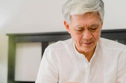 Về già tôi mới hiểu: Có 2 chuyện càng giữ kín, tuổi già càng nhẹ lòng và ít rắc rối