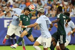 Uruguay - Ả Rập X&ecirc; &Uacute;t h&ograve;a 1-1 trong trận mở m&agrave;n bảng H