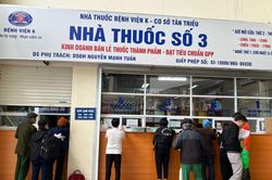 Người dân phản ánh bệnh nhân ung thư phải mua rất nhiều thuốc ngoài BHYT