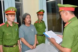 Bắt tạm giam người đàn ông phóng hỏa làm cha ruột và 1 người khác tử vong