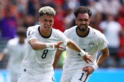 Ai Cập gi&agrave;nh điểm đầu ti&ecirc;n tại World Cup sau 36 năm