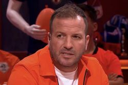 Van der Vaart g&acirc;y tranh c&atilde;i