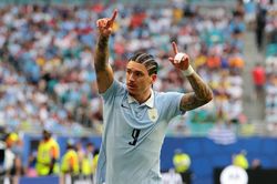 M&aacute;i t&oacute;c biến Nunez th&agrave;nh tr&ograve; cười ở World Cup