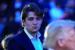 Barron Trump khác lạ