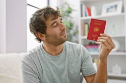Chàng trai Đức 'nổi như cồn' vì rong ruổi khắp Mỹ xem World Cup