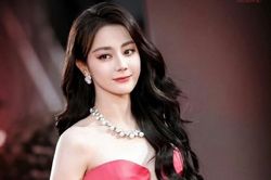 Mỹ nhân Tân Cương gây sốt