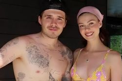 Brooklyn Beckham nhận bão chỉ trích