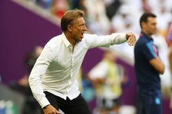 Cựu HLV Nam Định 'chữa cháy' tại World Cup