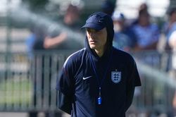 'Tr&oacute;i ch&acirc;n' Tuchel đến 2028, FA vẫn k&egrave;m điều khoản sa thải