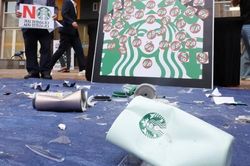 Starbucks H&agrave;n Quốc đ&oacute;ng cửa hơn 2.000 cửa h&agrave;ng để học lịch sử sau b&ecirc; bối quảng c&aacute;o