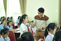 Cho con đôi chân, đừng trải sẵn con đường
