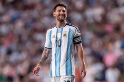 HLV tuyển Argentina b&aacute;o tin vui về Messi trước trận gặp Algeria