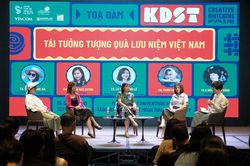 Khi quà lưu niệm trở thành 'đại sứ văn hóa'