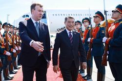 Thủ tướng bắt đầu chuyến tham dự Hội nghị Cấp cao Kỷ niệm 35 năm quan hệ ASEAN-Nga