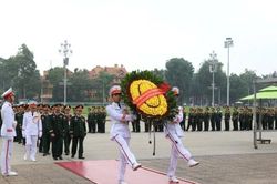 Đoàn đại biểu dự Đại hội đại biểu toàn quốc Hội Cựu chiến binh Việt Nam lần thứ VIII vào Lăng viếng Chủ tịch Hồ Chí Minh
