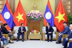 Bộ trưởng Tư pháp tiếp Ủy viên Bộ Chính trị, Phó Thủ tướng, Bộ trưởng Tư pháp Lào Khamphan Phommatha