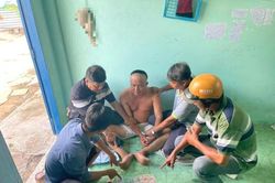 Bắt thanh niên tấn công và cướp tài sản của ông lão bán vé số