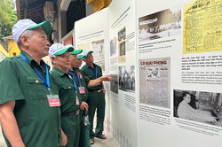 Trưng bày chuyên đề 'Bút thép, lòng son' tôn vinh những nhà báo, chiến sĩ