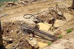 Quảng Ng&atilde;i: Chậm tiến độ, đơn vị thi c&ocirc;ng bị tu&yacute;t c&ograve;i