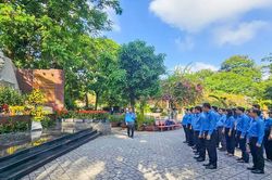 Liên đoàn Lao động TPHCM dâng hương tưởng niệm các Anh hùng liệt sĩ