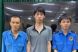 H&agrave; Nội: Tạm giữ h&igrave;nh sự 3 bảo vệ đ&aacute;nh người g&acirc;y thương t&iacute;ch