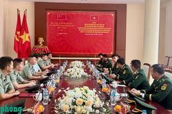 Hội đ&agrave;m giữa c&aacute;c đồn Bi&ecirc;n ph&ograve;ng tuyến bi&ecirc;n giới tỉnh Quảng Ninh với Trạm Hội ngộ Hội đ&agrave;m Bộ đội Bi&ecirc;n ph&ograve;ng địa khu Ph&ograve;ng Th&agrave;nh, Quảng T&acirc;y, Trung Quốc
