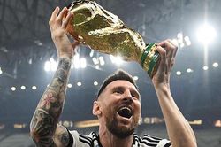 Nh&agrave; đương kim v&ocirc; địch ra trận