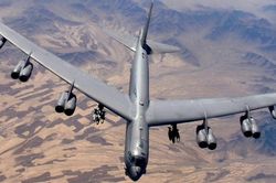 'Pháo đài bay' B-52 của Mỹ rơi ngay khi cất cánh, phi hành đoàn thiệt mạng