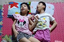 Nỗi khốn khổ của gia đình nghèo ở Hưng Yên nuôi 2 con mắc bệnh bại não