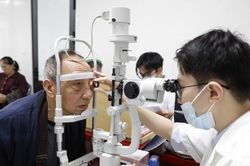 Hà Nội hỗ trợ mạnh tay để bác sĩ về y tế cơ sở, mức cao nhất 20 triệu đồng/tháng