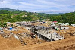 Rộn ràng thi công trường học mới trên đại ngàn Trường Sơn