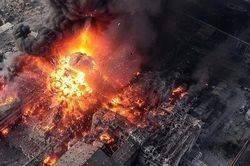 Nga tấn công sân bay quân sự và trung tâm hậu cần Ukraine