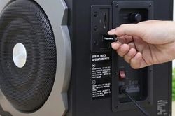 B&iacute; mật đằng sau lỗ tr&ograve;n ph&iacute;a sau loa m&agrave; nhiều người chưa biết