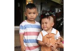 Vĩnh Long: Đưa v&agrave;o trung t&acirc;m bảo trợ nu&ocirc;i 2 trẻ bị bỏ rơi trước cổng ch&ugrave;a