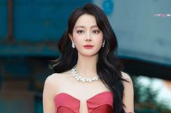 Địch Lệ Nhiệt Ba gây bàn tán khi trở lại thảm đỏ sau một năm 'vắng bóng'