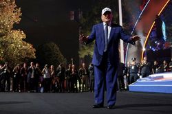 Donald Trump tuyên bố lễ kỷ niệm Quốc khánh Mỹ sẽ kiêm luôn 'đại hội vận động'