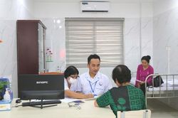 Hà Nội hỗ trợ tới 100 lần lương tối thiểu để thu hút bác sĩ về trạm y tế