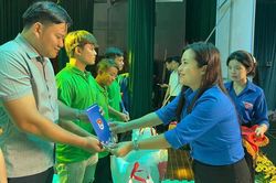Tiếp sức thanh niên công nhân