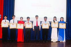 Học Bác từ giảng đường