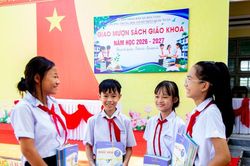 H&ograve;a Vang triển khai chương tr&igrave;nh giao mượn s&aacute;ch gi&aacute;o khoa năm học 2026 - 2027