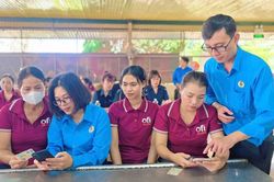 Hơn 200 đo&agrave;n vi&ecirc;n, người lao động tham gia lớp tập huấn kỹ năng số