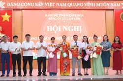 Đảng ủy x&atilde; Cam L&acirc;m c&ocirc;ng bố c&aacute;c quyết định về c&ocirc;ng t&aacute;c c&aacute;n bộ