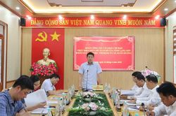 Đo&agrave;n c&ocirc;ng t&aacute;c của Ban Chỉ đạo thực hiện quy chế d&acirc;n chủ ở cơ sở của tỉnh khảo s&aacute;t, l&agrave;m việc tại x&atilde; Xu&acirc;n Dương