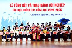 Trường Đại học Hoa Lư tổng kết và trao Bằng tốt nghiệp Đại học chính quy cho 265 sinh viên khóa D15