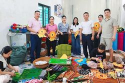 Kiểm tra, giám sát hoạt động tín dụng chính sách tại khu Sào, xã Kim Bôi