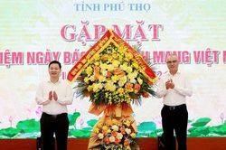 'Tâm sáng, lòng trong, bút sắc' đồng hành cùng khát vọng bứt phá của quê hương Đất Tổ